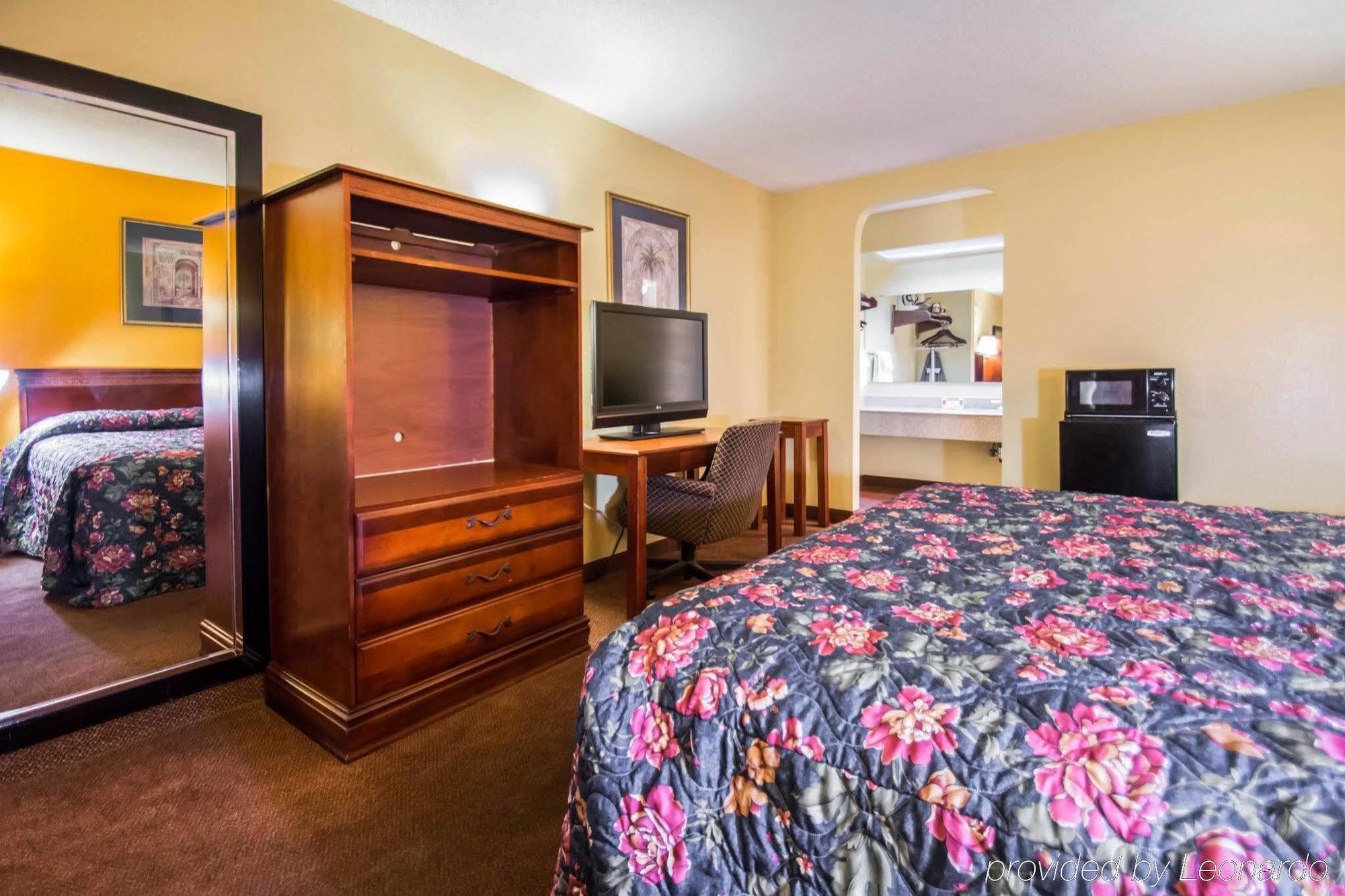 Americas Best Value Inn - Ґейнсвілл Екстер'єр фото